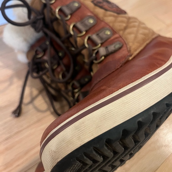 UGG Leather Tall Boot with Lambs Fur. 7M winter snow boots - Picture 6 of 15